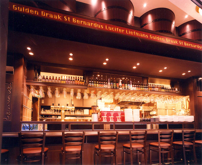 ビアバーの店舗デザイン ベルギー カフェ ビアバーの店舗デザイン 店舗デザイン・企画・設計ならエムアンドアソシエイツ M&Associates